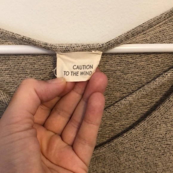 Caution to the Wind Ruffle Sleeve Blouse Size Medium - Picture 6 of 8